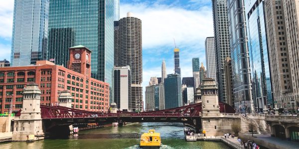 A beautiful wide shot of the Chicago River with amazing modern architecture